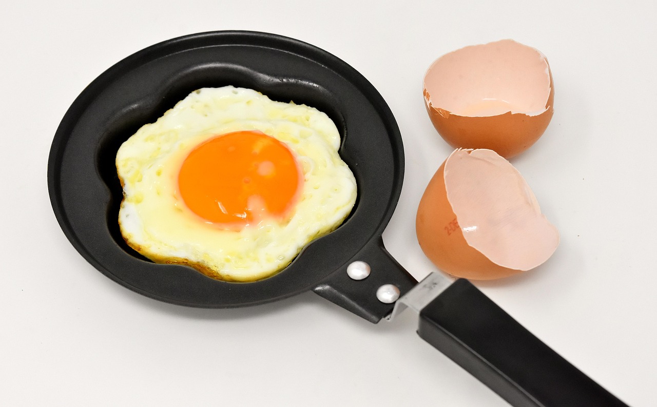 Minyak Kelapa vs Minyak Sawit: Mana yang Lebih Baik untuk Memasak?